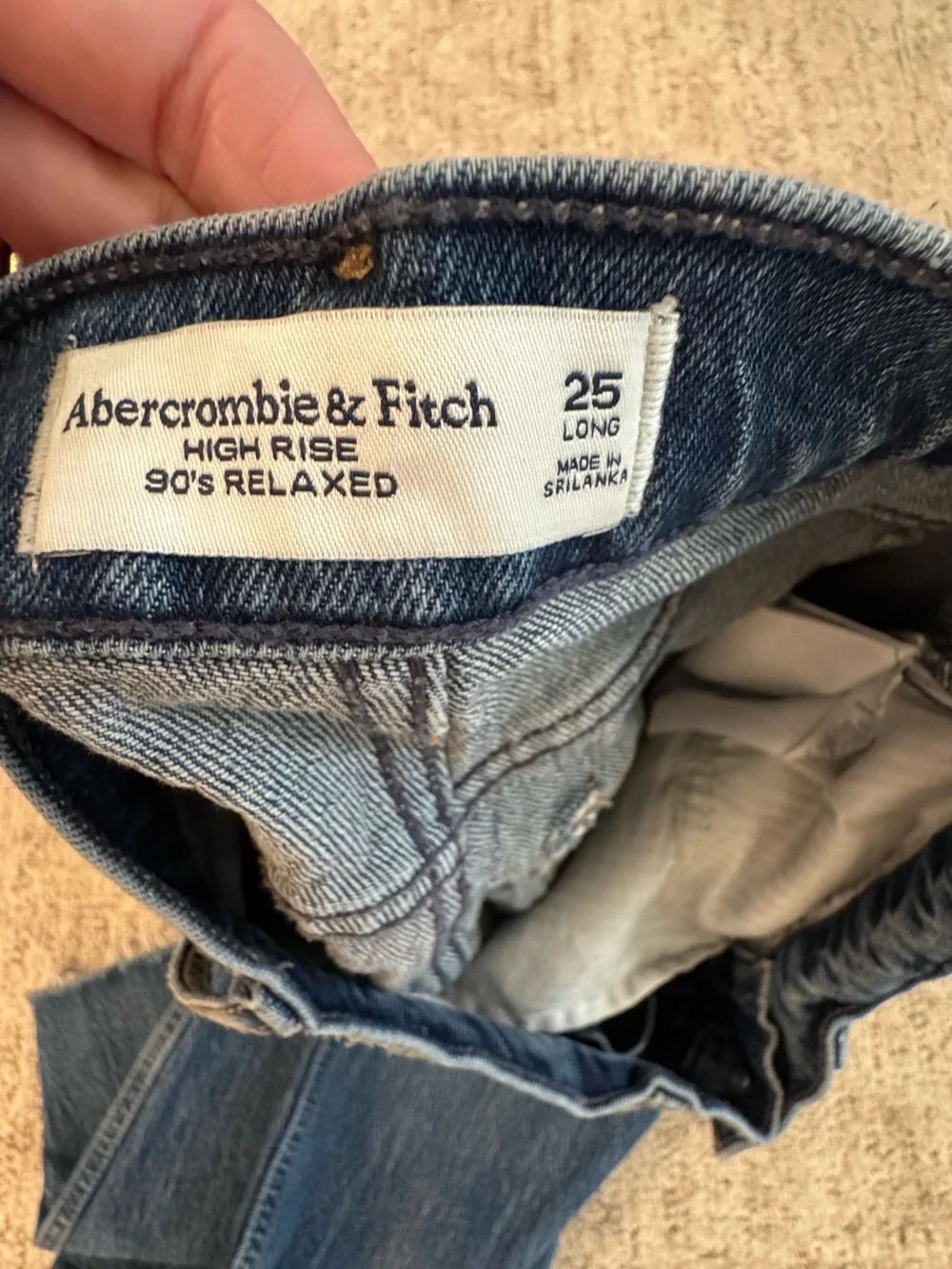 Abercrombie & Fitch High Rise ’90s Relaxed Jeans Size 25 Long Dark Wash Raw Hem
